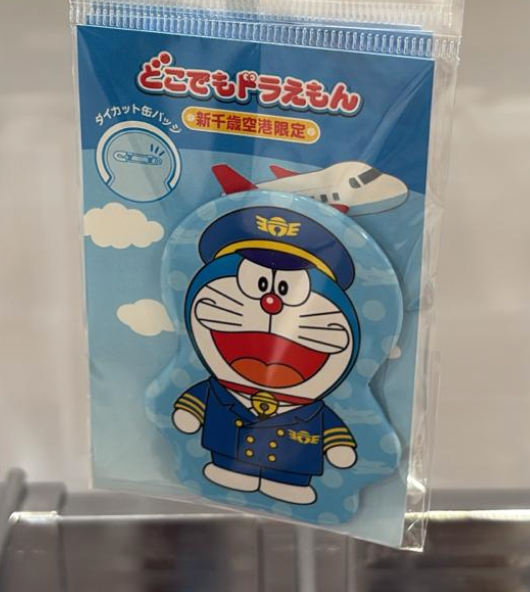 多啦a夢北海道機場限定襟章