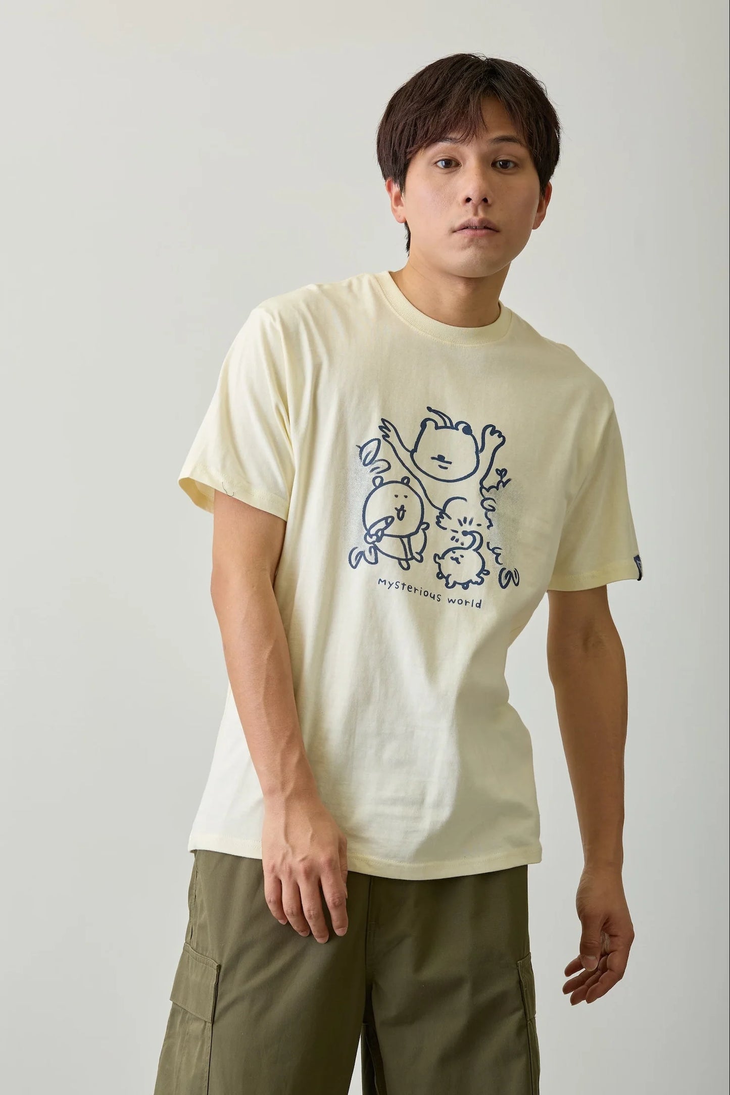 Nagano 白熊 不思議的世界 T-Shirt