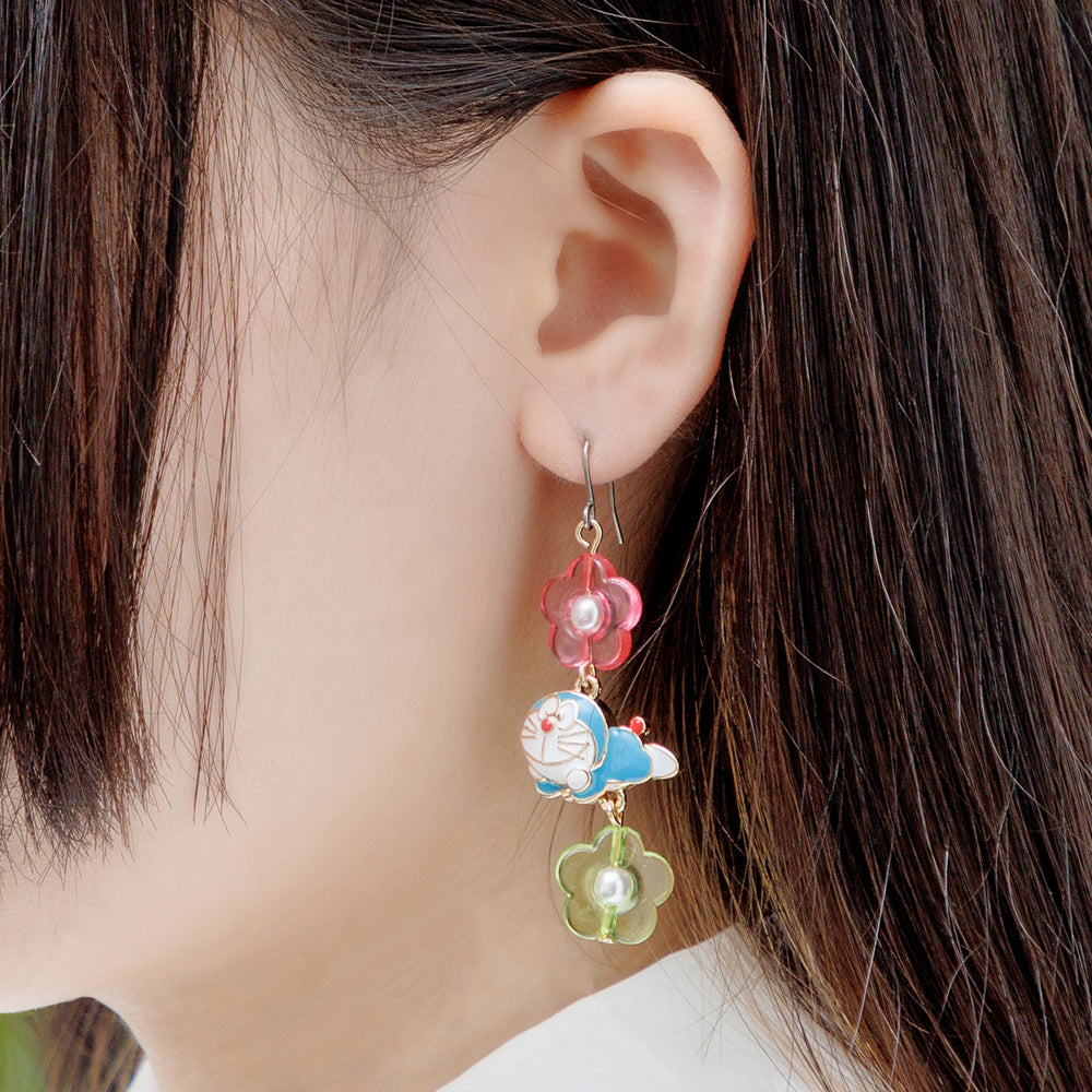 未來百貨限定 多啦A夢花花耳環