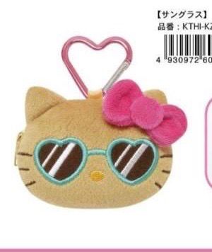 (10月到貨)Hello Kitty 曬黑心心眼鏡大頭公仔掛飾Pouch