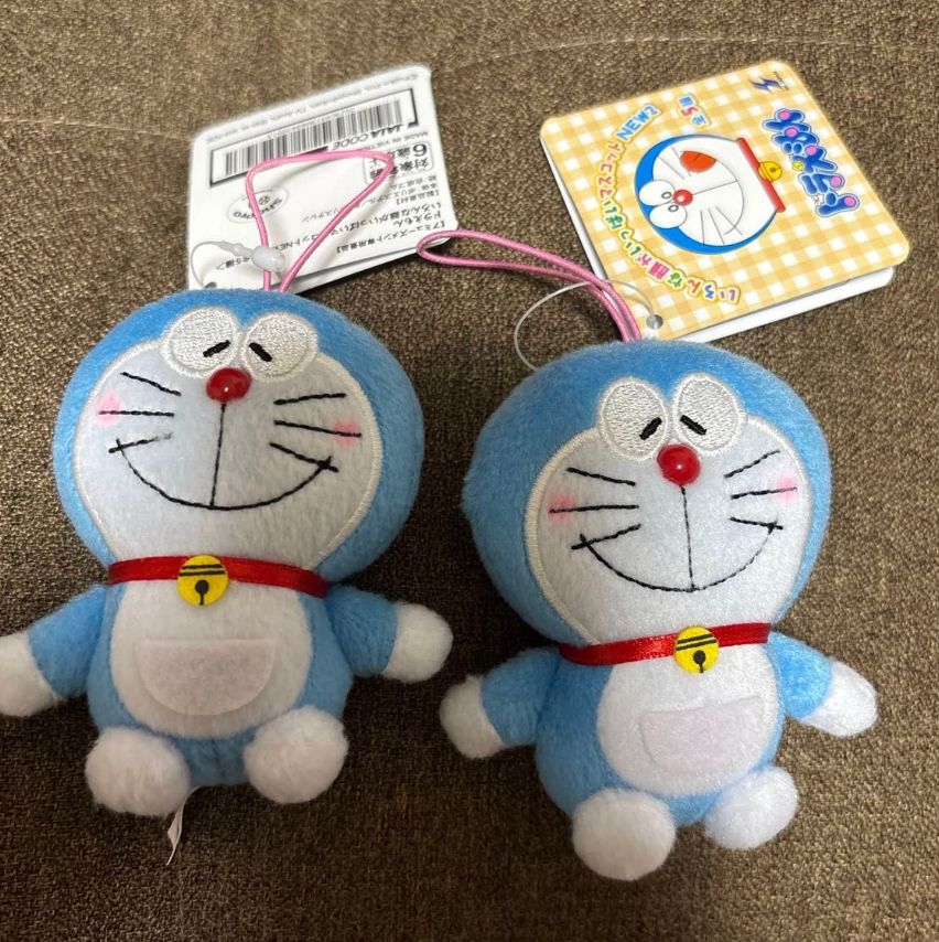 多啦A夢合眼表情公仔掛飾