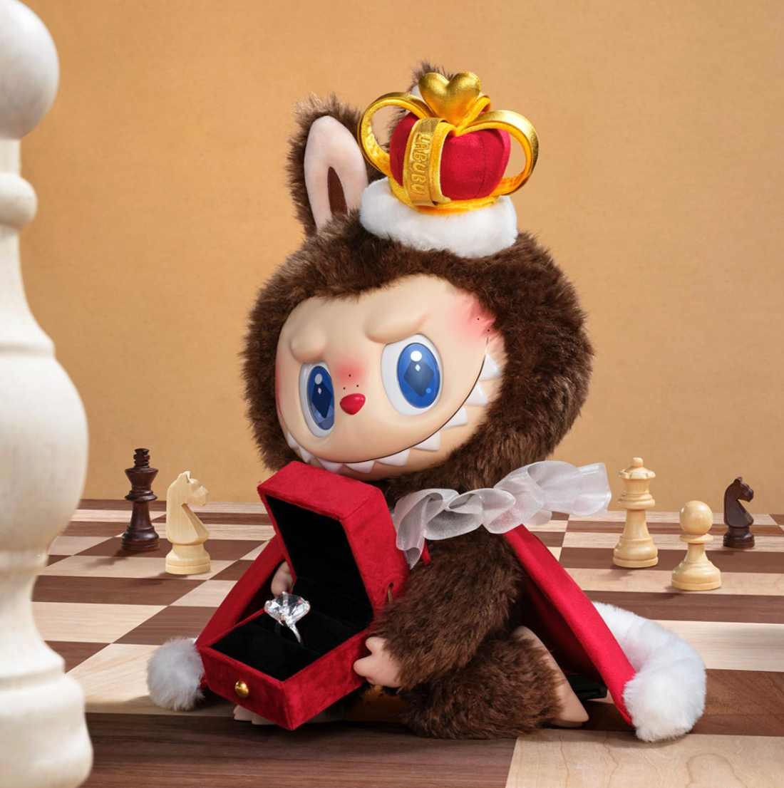 POP MART Labubu The Monsters 象棋大冒險系列 搪膠毛絨公仔 國王37cm