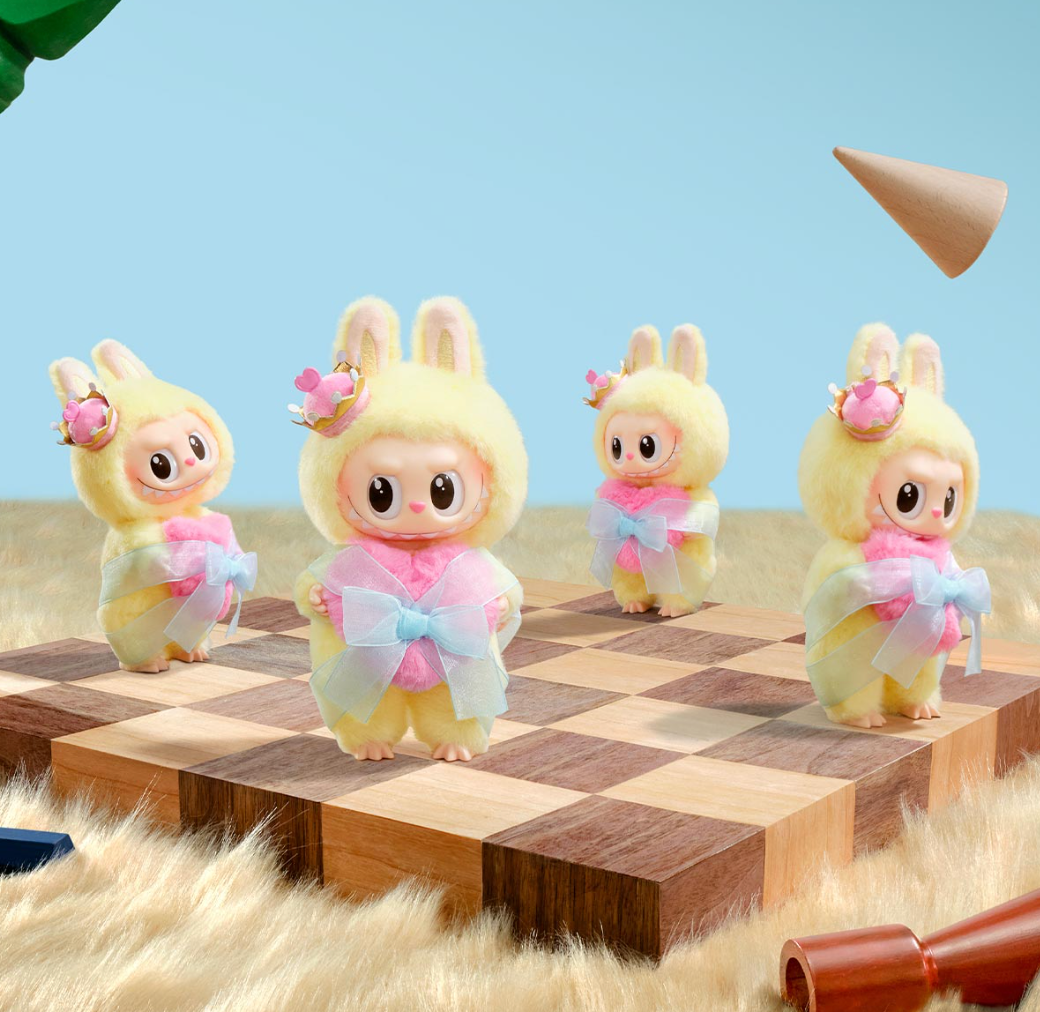 POP MART Labubu The Monsters 象棋大冒險系列 搪膠毛絨吊卡 皇后