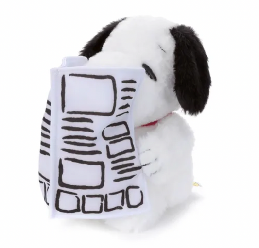 Snoopy 睇報紙公仔
