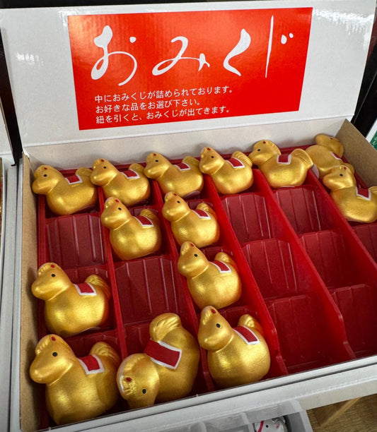 札幌諏訪神社限定 金色馬仔擺設