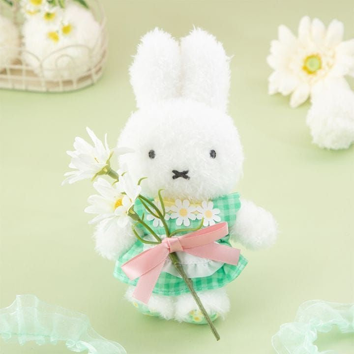Miffy Flower 洋甘菊花花圍裙公仔掛飾(綠色衫)