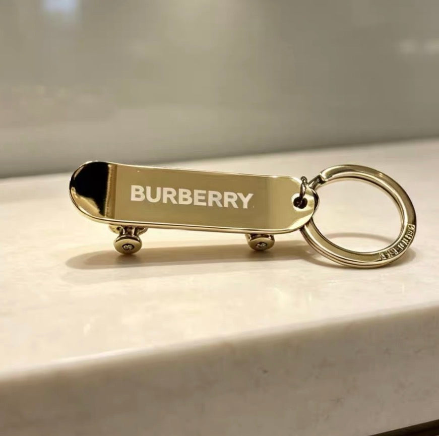 Burberry 贈品 滑板車鎖匙扣