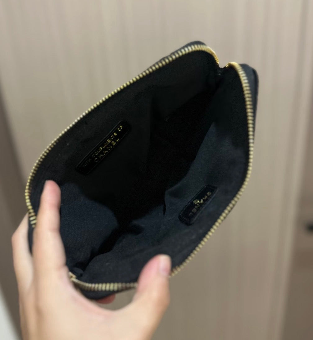 Chanel VIP會員限定生日贈品 黑色毛絨手拿包