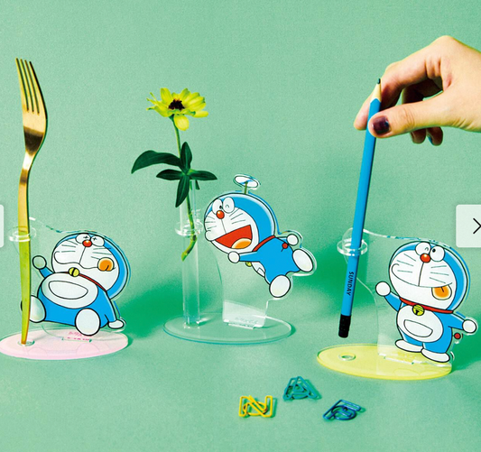 多啦A夢筆插立牌