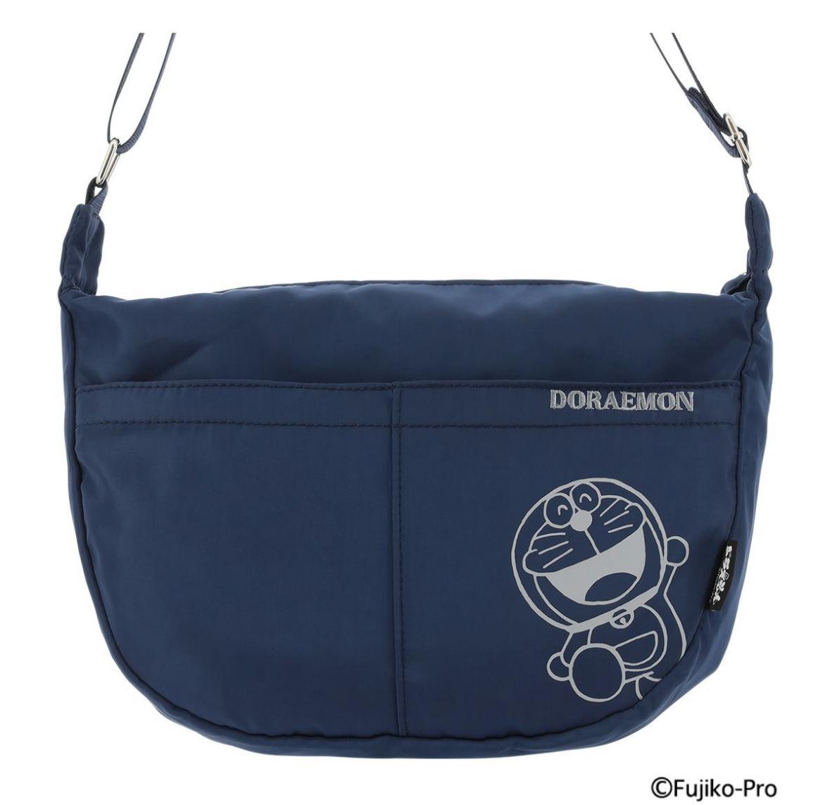 Sacbar 多啦A夢舉手笑斜孭袋