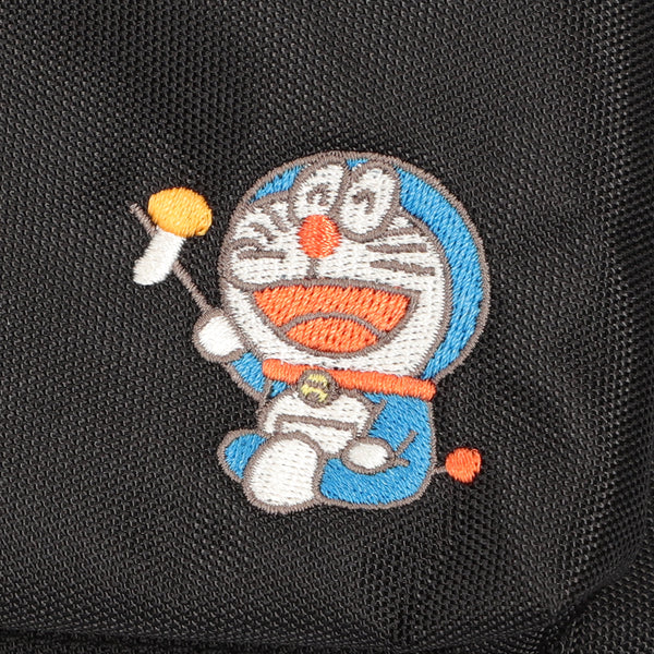 未來百貨限定 多啦a夢蘑菇主題刺繡背包